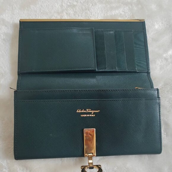 Salvatore Ferragamo GreenLeather Gancio Clasp Continental Wallet Authentic w/Box - Picture 5 of 7